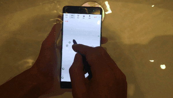 华为一体手机进水华为一体机手机掉水里-第11张图片-太平洋在线下载