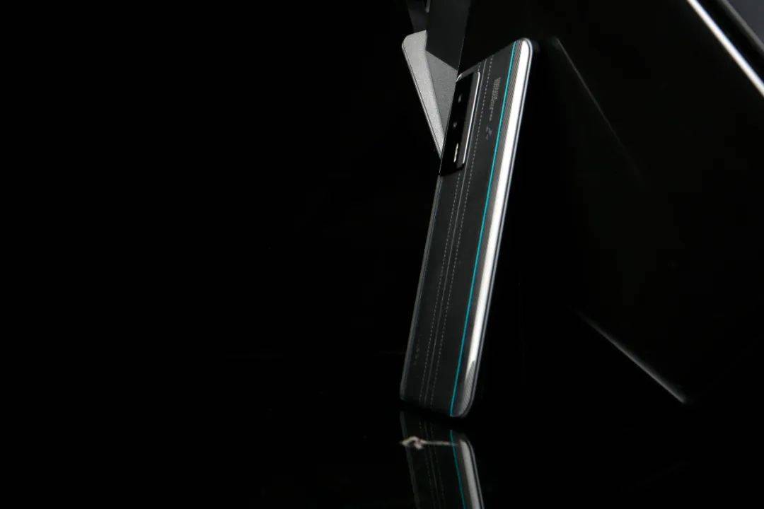 苹果8黑色开箱体验版:Redmi K60冠军版图赏：速度与力量的完美结合-第7张图片-太平洋在线下载