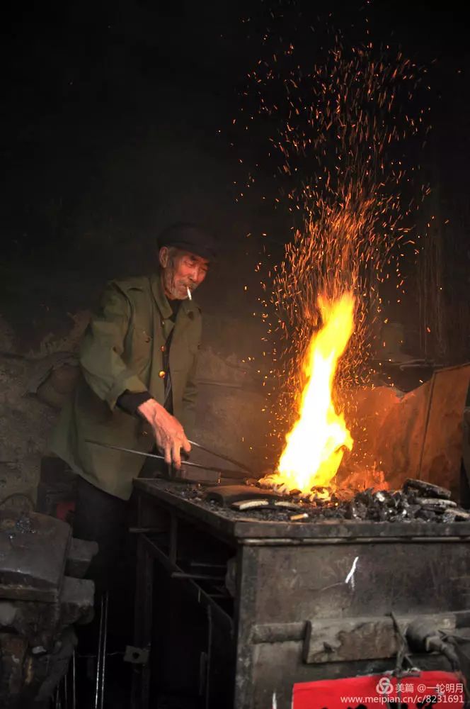 热血传奇手机版铁匠铺铁匠铺传奇游戏下载入口